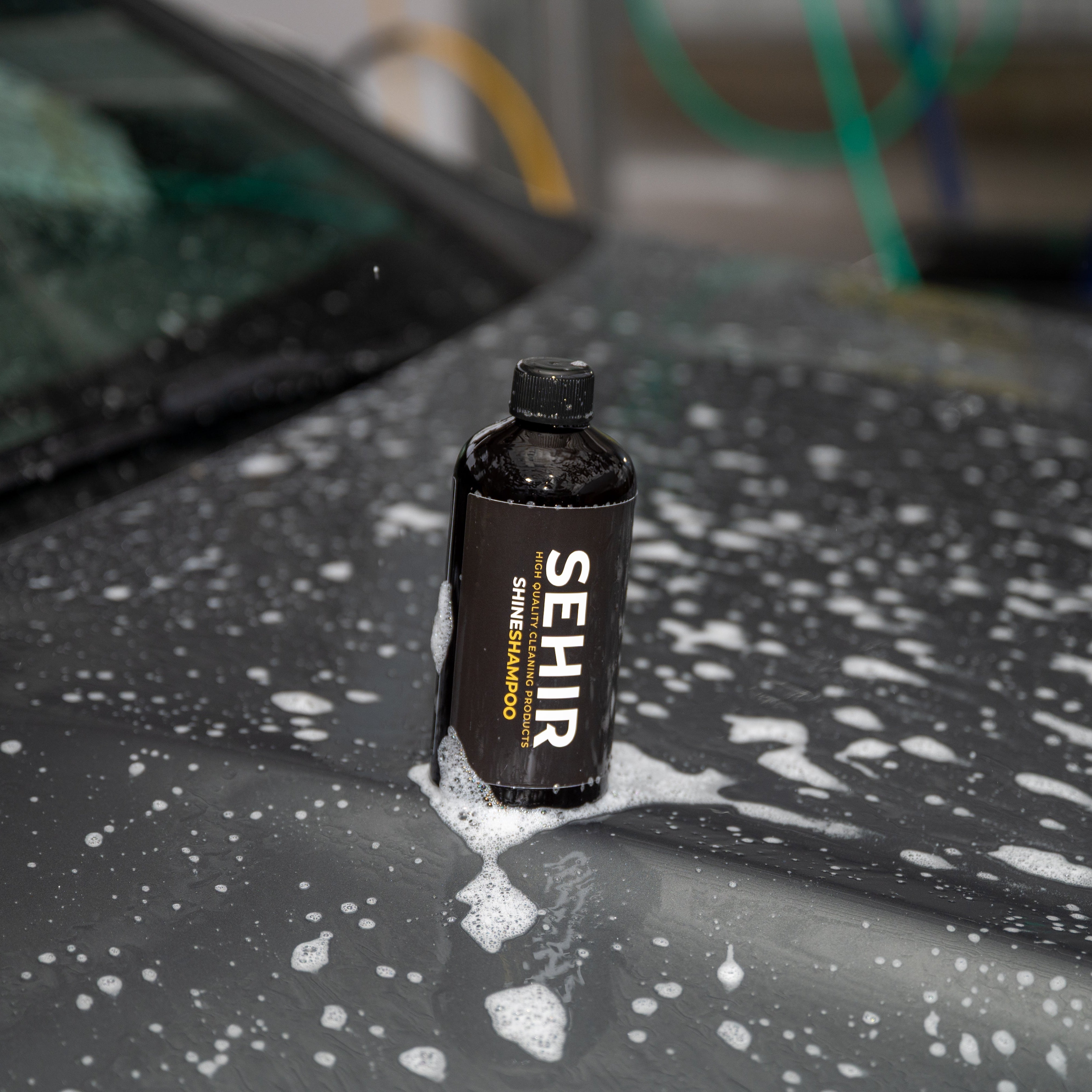SEHIR Shine Shampoo on a washed car